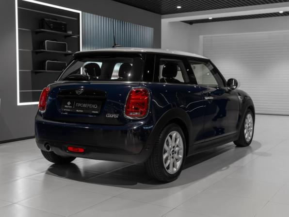 Mini Hatch III (F55/F56) Рестайлинг с пробегом 2018 года, цена 1 845 000 рублей, 92652 км, хэтчбек, Автокод Объявления