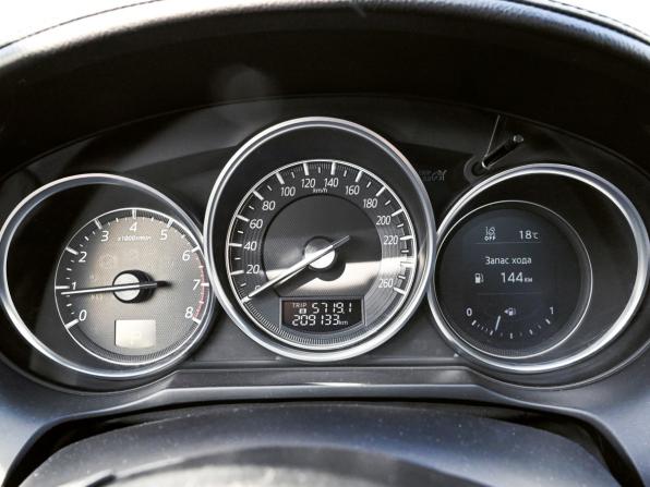 Mazda 6 III (GJ) Рестайлинг с пробегом 2015 года, цена 1 710 000 рублей, 209132 км, седан, Автокод Объявления