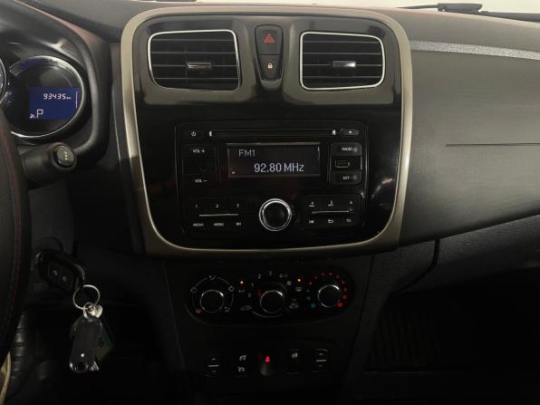 Renault Logan II с пробегом 2016 года, цена 849 000 рублей, 93393 км, седан, Автокод Объявления