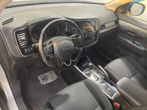 Mitsubishi Outlander III Рестайлинг 2 с пробегом 2017 года, цена 1 949 800 рублей, 108000 км, внедорожник, Автокод Объявления