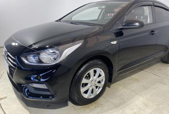 Hyundai Solaris II с пробегом 2017 года, цена 1 000 000 рублей, 89843 км, седан, Автокод Объявления