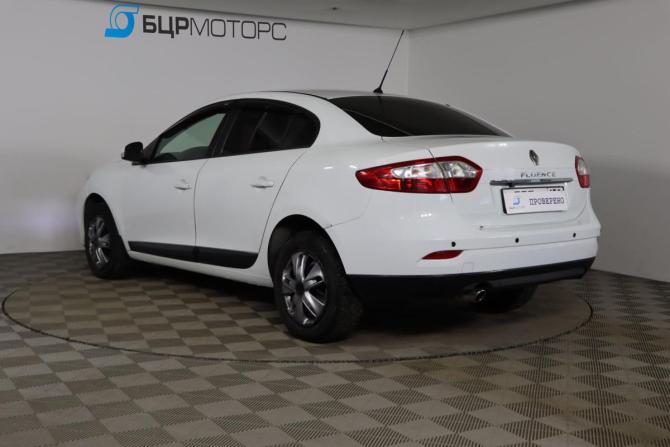 Renault Fluence I Рестайлинг с пробегом 2015 года, цена 749 990 рублей, 157426 км, седан, Автокод Объявления