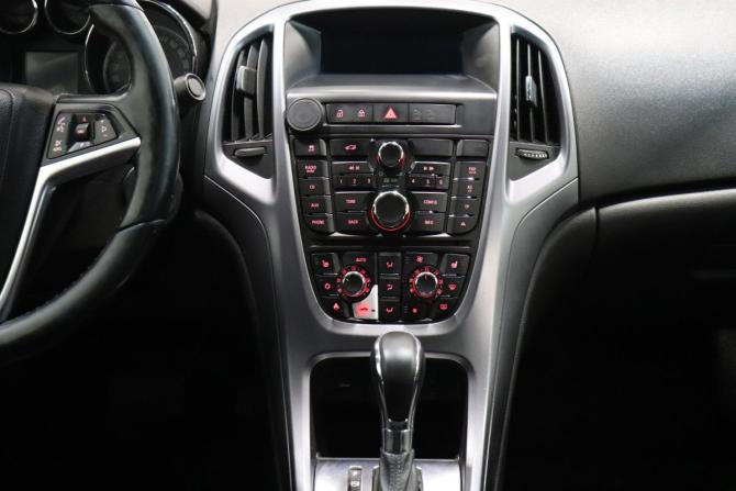 Opel Astra J Рестайлинг с пробегом 2013 года, цена 667 000 рублей, 209000 км, седан, Автокод Объявления