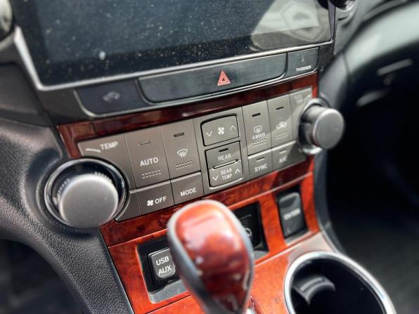 Toyota Highlander II (XU40) Рестайлинг с пробегом 2012 года, цена 2 100 000 рублей, 210200 км, внедорожник, Автокод Объявления