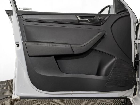 Skoda Rapid II с пробегом 2020 года, цена 1 220 000 рублей, 180022 км, лифтбек, Автокод Объявления