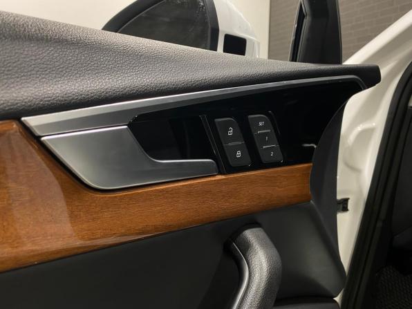 Audi A4 V (B9) Рестайлинг с пробегом 2019 года, цена 2 500 000 рублей, 91969 км, седан, Автокод Объявления
