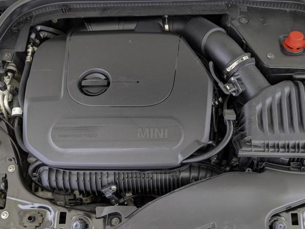 Mini Hatch III (F55/F56) Рестайлинг с пробегом 2020 года, цена 3 300 000 рублей, 84934 км, хэтчбек, Автокод Объявления