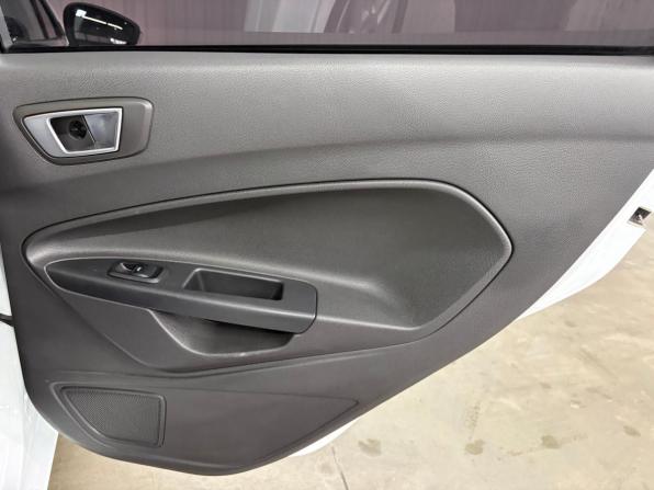 Ford Fiesta Mk6 Рестайлинг с пробегом 2015 года, цена 947 000 рублей, 118379 км, хэтчбек, Автокод Объявления