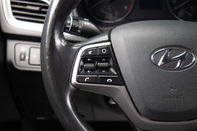 Hyundai Solaris II с пробегом 2019 года, цена 1 299 000 рублей, 180872 км, седан, Автокод Объявления