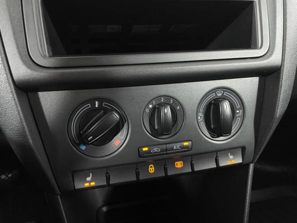 Skoda Rapid I с пробегом 2015 года, цена 989 000 рублей, 139327 км, лифтбек, Автокод Объявления