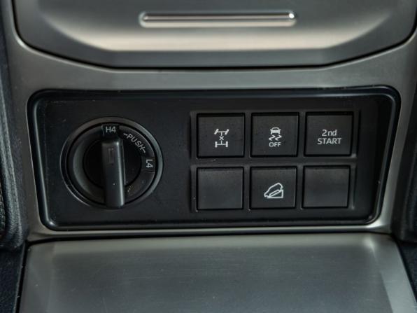Toyota Land Cruiser Prado 150 Series Рестайлинг 2 с пробегом 2019 года, цена 4 498 000 рублей, 151033 км, внедорожник, Автокод Объявления