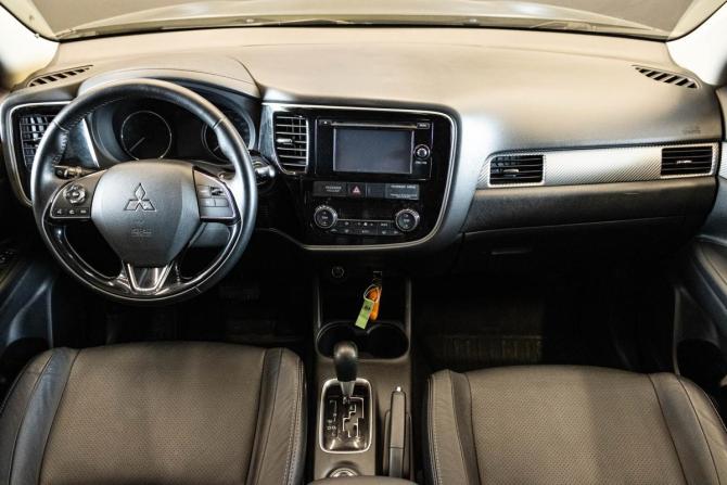 Mitsubishi Outlander III Рестайлинг 2 с пробегом 2015 года, цена 1 679 000 рублей, 181724 км, внедорожник, Автокод Объявления