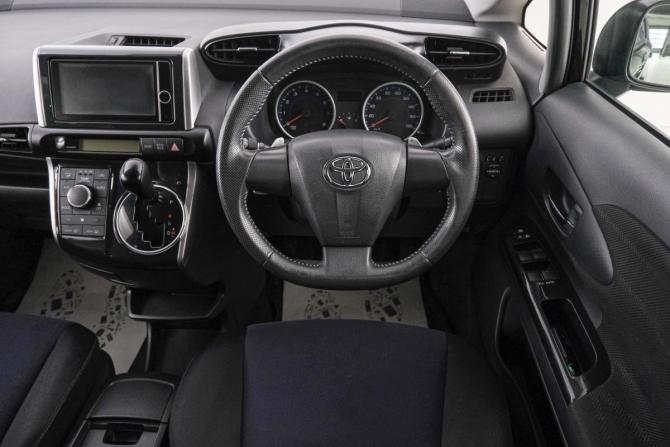 Toyota Wish II Рестайлинг с пробегом 2012 года, цена 1 259 000 рублей, 156000 км, минивэн, Автокод Объявления
