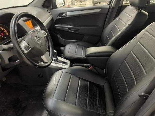 Opel Astra H Рестайлинг с пробегом 2012 года, цена 650 000 рублей, 214821 км, седан, Автокод Объявления