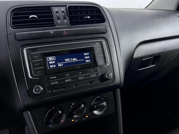 Volkswagen Polo V Рестайлинг с пробегом 2018 года, цена 950 000 рублей, 82806 км, седан, Автокод Объявления