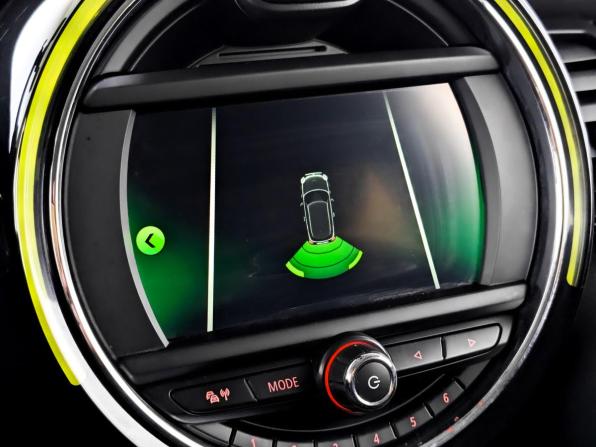 Mini Hatch III (F55/F56) Рестайлинг с пробегом 2018 года, цена 1 715 000 рублей, 81512 км, хэтчбек, Автокод Объявления