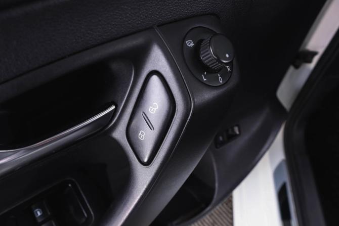 Volkswagen Polo V Рестайлинг с пробегом 2016 года, цена 949 000 рублей, 221000 км, седан, Автокод Объявления
