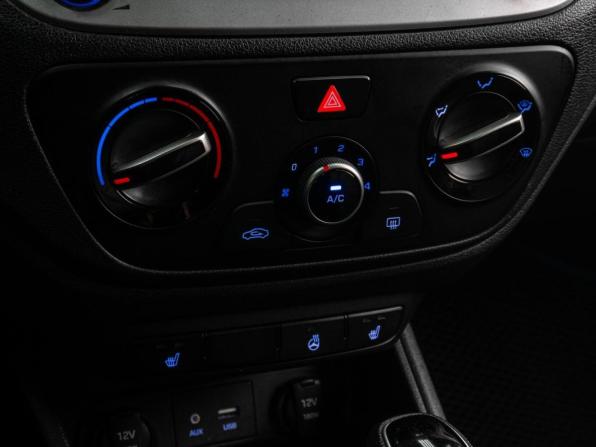 Hyundai Solaris II с пробегом 2018 года, цена 1 239 000 рублей, 193437 км, седан, Автокод Объявления