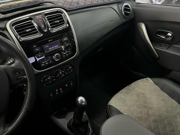 Renault Logan II с пробегом 2018 года, цена 865 000 рублей, 143769 км, седан, Автокод Объявления