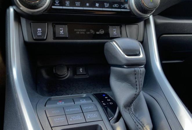 Toyota RAV4 V (XA50) с пробегом 2022 года, цена 3 870 000 рублей, 50238 км, внедорожник, Автокод Объявления
