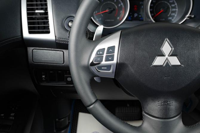 Mitsubishi Outlander II Рестайлинг с пробегом 2011 года, цена 1 079 000 рублей, 279624 км, внедорожник, Автокод Объявления