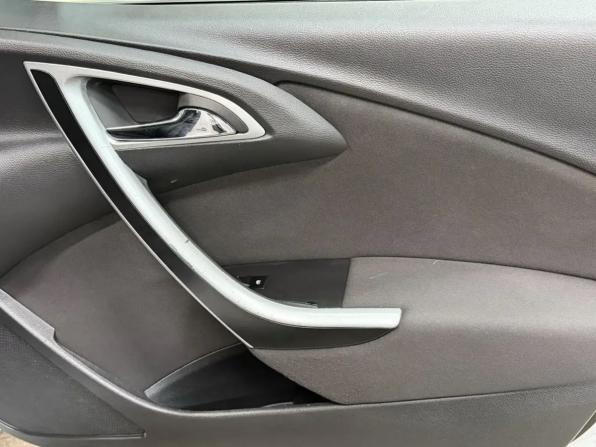 Opel Astra J с пробегом 2012 года, цена 599 000 рублей, 133777 км, хэтчбек, Автокод Объявления