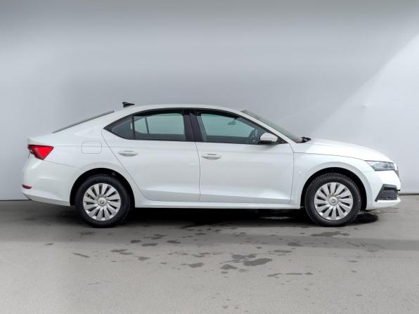 Skoda Octavia IV (A8) с пробегом 2021 года, цена 2 360 000 рублей, 53274 км, лифтбек, Автокод Объявления