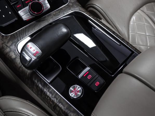 Audi A8 III (D4) Рестайлинг с пробегом 2015 года, цена 2 990 000 рублей, 327834 км, седан, Автокод Объявления