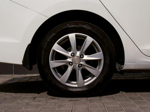 Hyundai Solaris II с пробегом 2018 года, цена 1 229 000 рублей, 132576 км, седан, Автокод Объявления