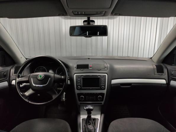 Skoda Octavia II (A5) Рестайлинг с пробегом 2011 года, цена 750 000 рублей, 233931 км, лифтбек, Автокод Объявления