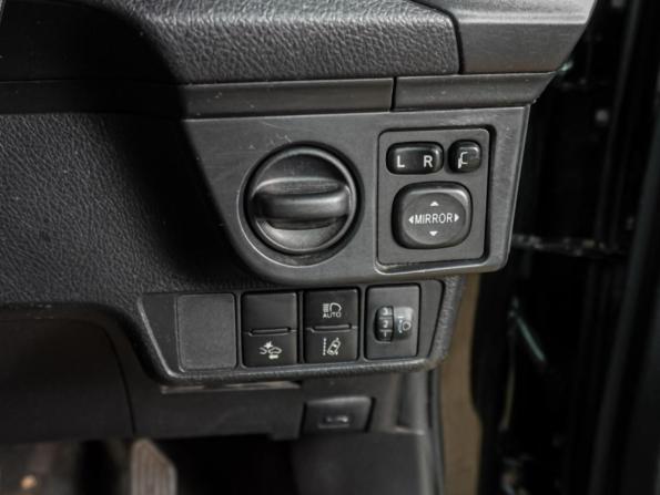 Toyota Corolla XI (E160 E170) Рестайлинг 2 с пробегом 2018 года, цена 1 379 000 рублей, 132992 км, универсал, Автокод Объявления