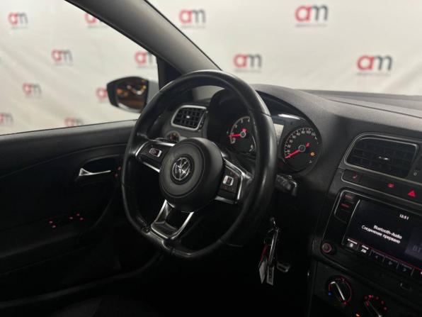 Volkswagen Polo V Рестайлинг с пробегом 2018 года, цена 999 000 рублей, 115000 км, седан, Автокод Объявления