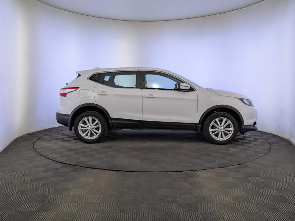 Nissan Qashqai II с пробегом 2018 года, цена 1 485 000 рублей, 125266 км, внедорожник, Автокод Объявления