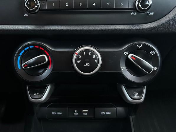 Kia Rio IV с пробегом 2018 года, цена 1 630 000 рублей, 62650 км, хэтчбек, Автокод Объявления