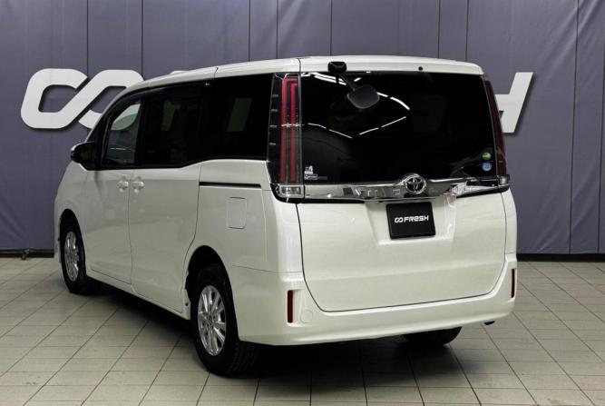 Toyota Noah III (R80) Рестайлинг с пробегом 2017 года, цена 1 949 000 рублей, 162000 км, минивэн, Автокод Объявления