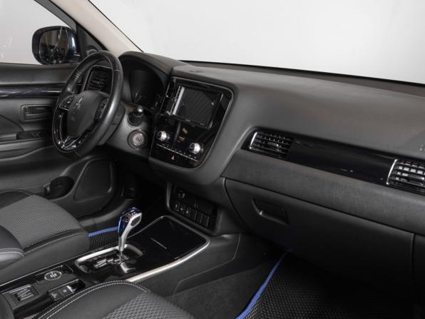 Mitsubishi Outlander III Рестайлинг 3 с пробегом 2021 года, цена 2 596 900 рублей, 86242 км, внедорожник, Автокод Объявления