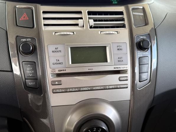 Toyota Yaris II с пробегом 2009 года, цена 640 000 рублей, 217025 км, хэтчбек, Автокод Объявления