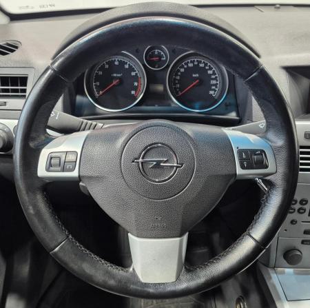 Opel Astra H Рестайлинг с пробегом 2012 года, цена 600 000 рублей, 215000 км, универсал, Автокод Объявления