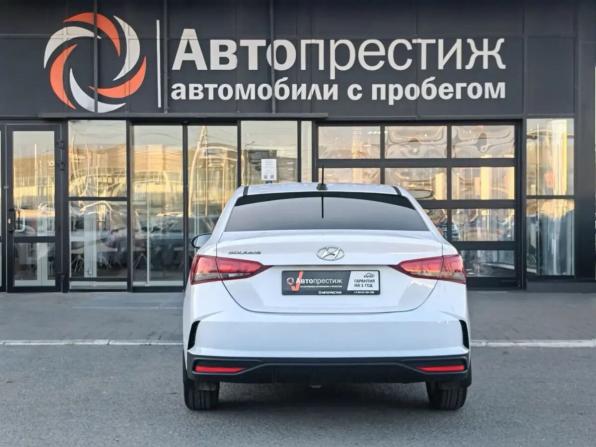 Hyundai Solaris II Рестайлинг с пробегом 2021 года, цена 1 370 000 рублей, 117488 км, седан, Автокод Объявления