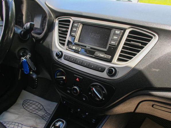 Hyundai Solaris II с пробегом 2019 года, цена 1 100 000 рублей, 192845 км, седан, Автокод Объявления