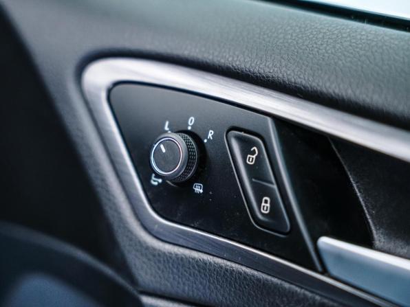 Volkswagen Golf VII Рестайлинг с пробегом 2017 года, цена 1 195 000 рублей, 38780 км, универсал, Автокод Объявления