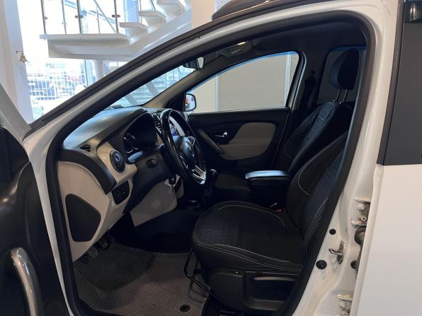 Renault Logan II Рестайлинг с пробегом 2019 года, цена 1 040 000 рублей, 131895 км, седан, Автокод Объявления