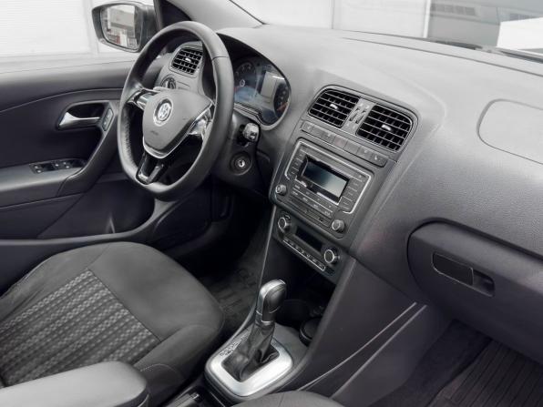 Volkswagen Polo V Рестайлинг с пробегом 2017 года, цена 1 169 900 рублей, 166000 км, седан, Автокод Объявления