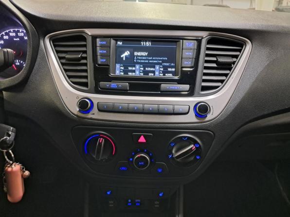 Hyundai Solaris II с пробегом 2018 года, цена 1 355 000 рублей, 150200 км, седан, Автокод Объявления