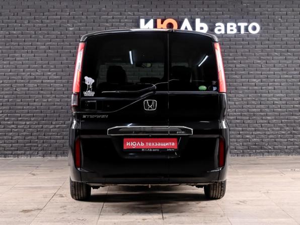 Honda Stepwgn V с пробегом 2015 года, цена 1 530 000 рублей, 153606 км, минивэн, Автокод Объявления