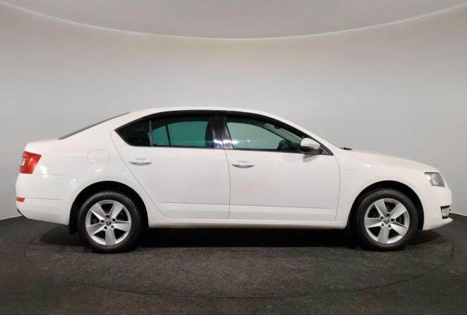 Skoda Octavia III (A7) с пробегом 2015 года, цена 1 320 000 рублей, 140213 км, лифтбек, Автокод Объявления