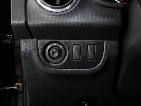 Renault Logan II Рестайлинг с пробегом 2019 года, цена 998 000 рублей, 98000 км, седан, Автокод Объявления