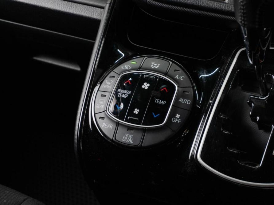 Toyota Noah III (R80) Рестайлинг Тюмень  - изображение 21