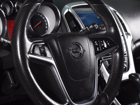 Opel Astra J Рестайлинг с пробегом 2013 года, цена 899 995 рублей, 201318 км, хэтчбек, Автокод Объявления