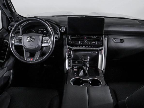 Toyota Land Cruiser 300 Series с пробегом 2022 года, цена 11 950 000 рублей, 33446 км, внедорожник, Автокод Объявления
